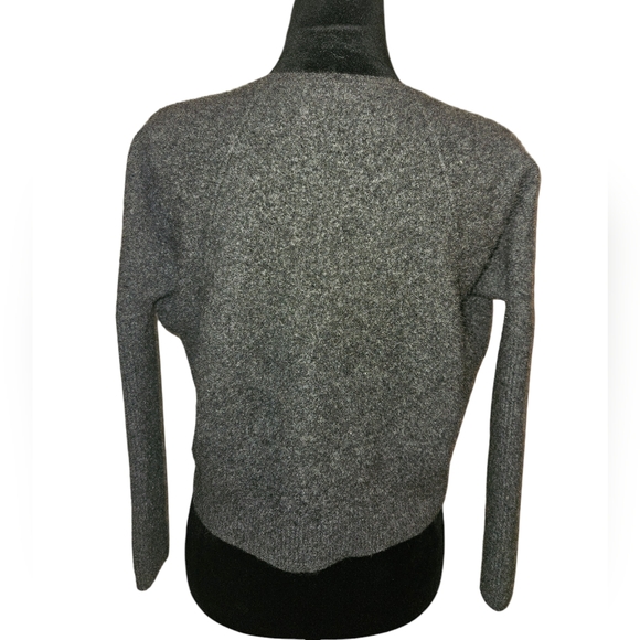 Velvet by Graham & Spencer Gray 100% Cashmere Long Sleeve Cropped Sweater Size S - Picture 2 of 5